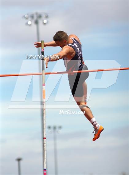 Thumbnail 2 in Bulldog Invitational photogallery.