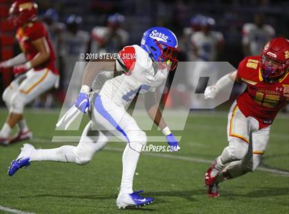 Thumbnail 2 in Cathedral Catholic vs. Serra Gardena (Honor Bowl) photogallery.