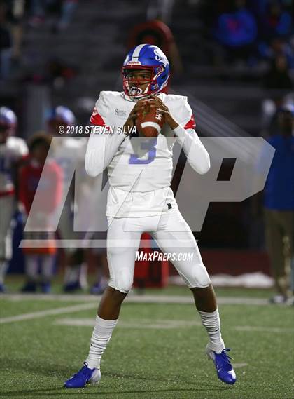 Thumbnail 3 in Cathedral Catholic vs. Serra Gardena (Honor Bowl) photogallery.