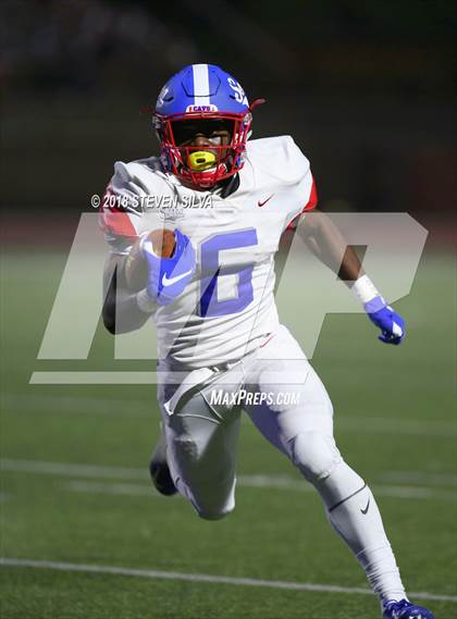 Thumbnail 3 in Cathedral Catholic vs. Serra Gardena (Honor Bowl) photogallery.