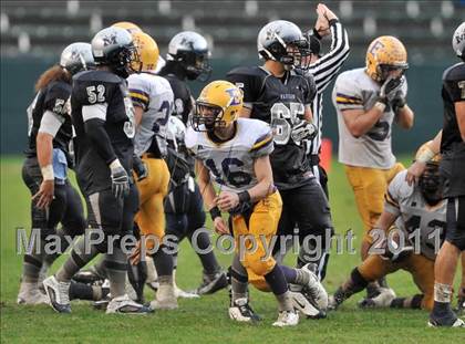 Thumbnail 2 in Madison vs. Escalon (CIF State D3 Final) photogallery.
