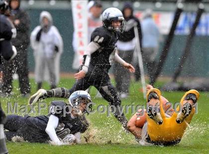 Thumbnail 1 in Madison vs. Escalon (CIF State D3 Final) photogallery.