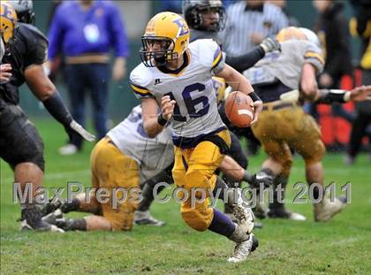 Thumbnail 1 in Madison vs. Escalon (CIF State D3 Final) photogallery.