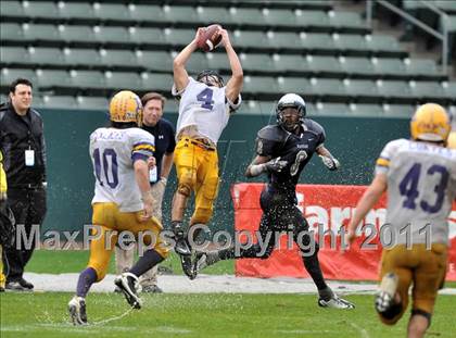 Thumbnail 1 in Madison vs. Escalon (CIF State D3 Final) photogallery.