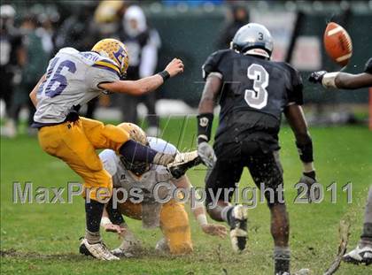 Thumbnail 3 in Madison vs. Escalon (CIF State D3 Final) photogallery.