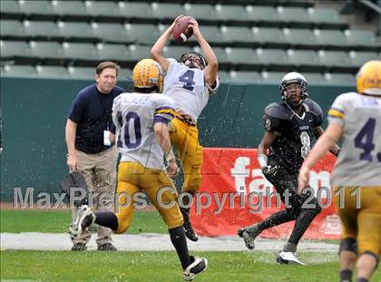 Thumbnail 2 in Madison vs. Escalon (CIF State D3 Final) photogallery.