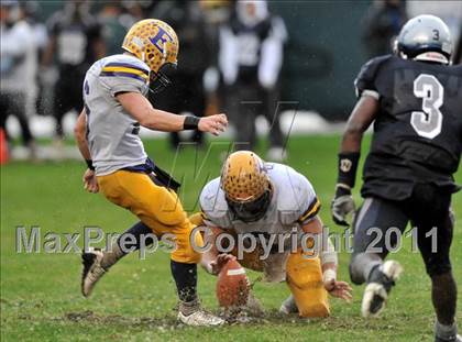 Thumbnail 2 in Madison vs. Escalon (CIF State D3 Final) photogallery.