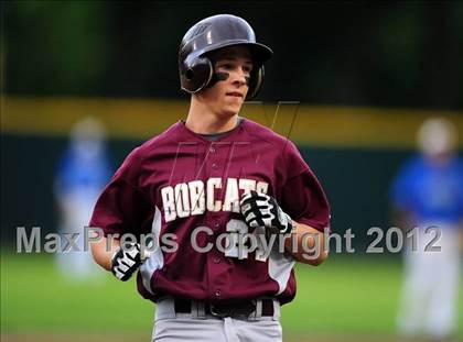 Thumbnail 2 in Southington vs. South Windsor (CIAC Class LL Semifinal) photogallery.