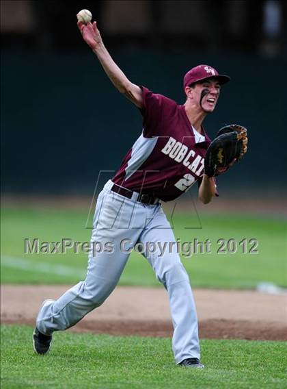 Thumbnail 1 in Southington vs. South Windsor (CIAC Class LL Semifinal) photogallery.