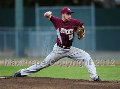 Thumbnail 2 in Southington vs. South Windsor (CIAC Class LL Semifinal) photogallery.