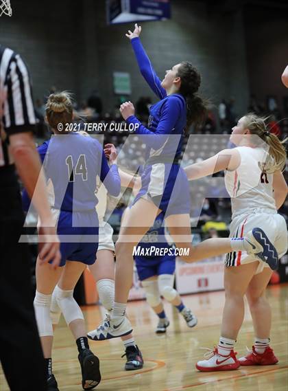 Thumbnail 3 in Carbon vs. Grantsville (UHSAA 3A 3rd Place) photogallery.
