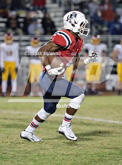 Thumbnail 2 in Science Hill @ Oakland (TSSAA Class 6A Division 1 2nd Round) photogallery.