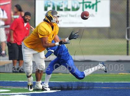 Thumbnail 2 in El Camino vs Central (CIF SDS Kickoff Classic) photogallery.