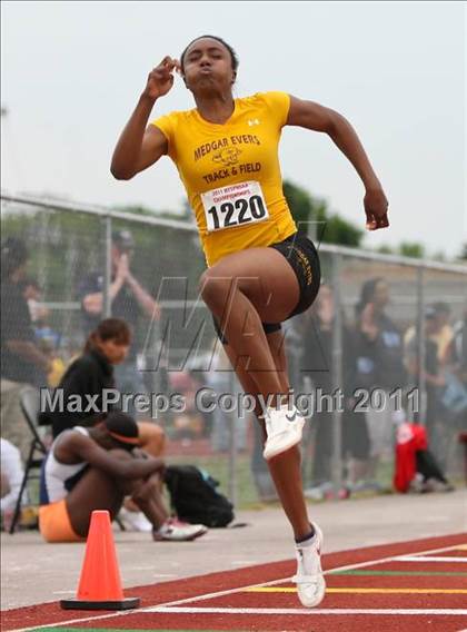 Thumbnail 2 in NYSPHSAA Track & Field Championships (Girls Long Jump) photogallery.