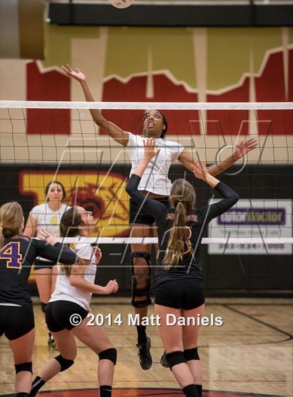 Thumbnail 1 in Littleton vs. Falcon (CHSAA 4A Region 2 Playoff) photogallery.