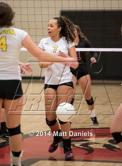 Thumbnail 3 in Littleton vs. Falcon (CHSAA 4A Region 2 Playoff) photogallery.