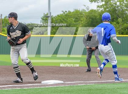 Thumbnail 3 in Midlothian vs Royse City Game 2 (UIL 5A Area Playoff) photogallery.