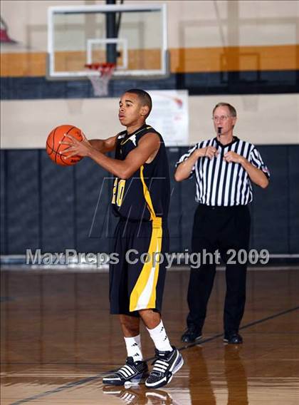 Thumbnail 2 in Conroe vs. Pasadena (McDonalds Texas Invitational) photogallery.