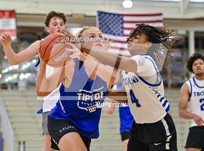 Thumbnail 1 in Indianapolis Bishop Chatard vs Tipton (IBCA / IHSAA Showcase) photogallery.