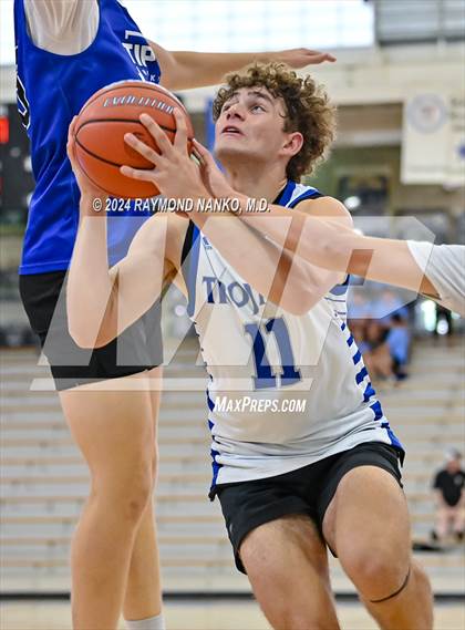 Thumbnail 1 in Indianapolis Bishop Chatard vs Tipton (IBCA / IHSAA Showcase) photogallery.