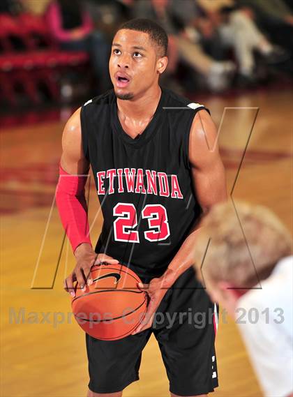 Thumbnail 3 in Loyola vs. Etiwanda (Nike Extravaganza) photogallery.