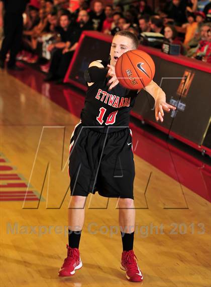 Thumbnail 3 in Loyola vs. Etiwanda (Nike Extravaganza) photogallery.