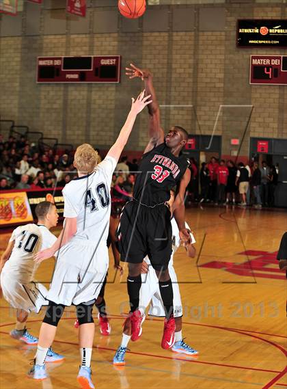 Thumbnail 1 in Loyola vs. Etiwanda (Nike Extravaganza) photogallery.