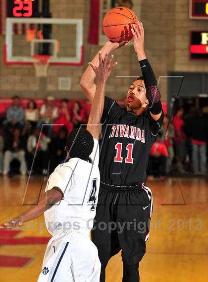 Thumbnail 2 in Loyola vs. Etiwanda (Nike Extravaganza) photogallery.
