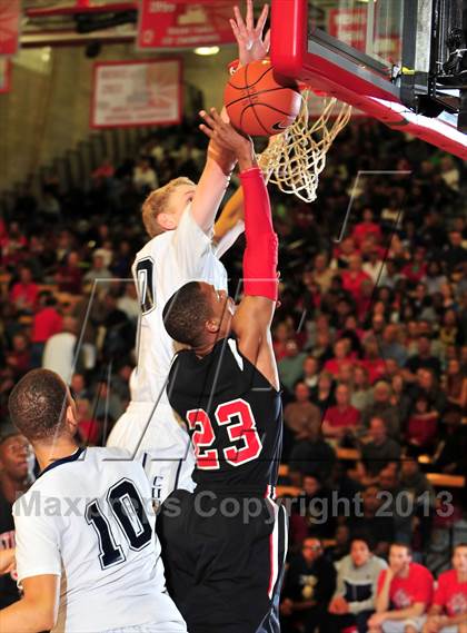 Thumbnail 2 in Loyola vs. Etiwanda (Nike Extravaganza) photogallery.