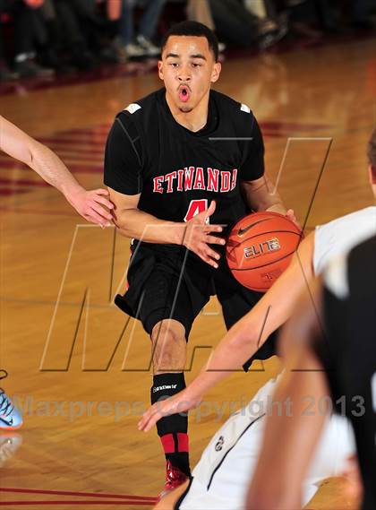 Thumbnail 3 in Loyola vs. Etiwanda (Nike Extravaganza) photogallery.