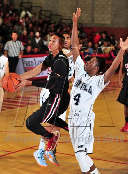 Thumbnail 1 in Loyola vs. Etiwanda (Nike Extravaganza) photogallery.