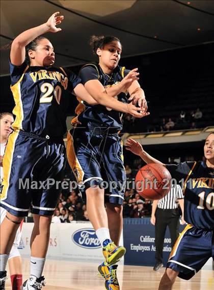 Thumbnail 3 in Mater Dei vs. Santa Monica (CIF SS D1AA Playoffs) photogallery.