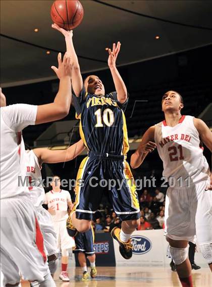 Thumbnail 3 in Mater Dei vs. Santa Monica (CIF SS D1AA Playoffs) photogallery.