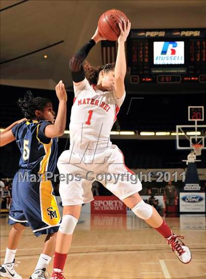 Thumbnail 3 in Mater Dei vs. Santa Monica (CIF SS D1AA Playoffs) photogallery.