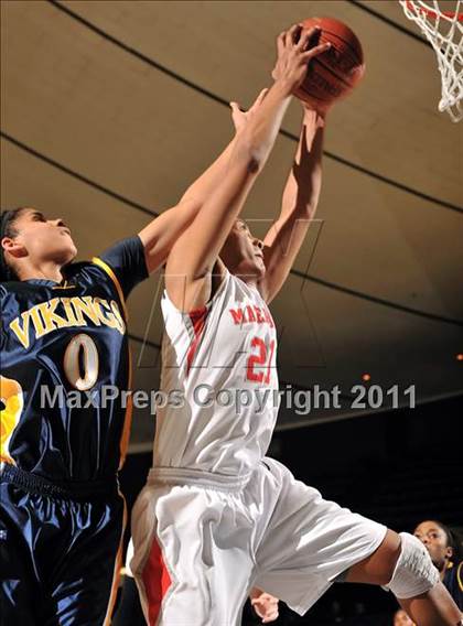 Thumbnail 2 in Mater Dei vs. Santa Monica (CIF SS D1AA Playoffs) photogallery.