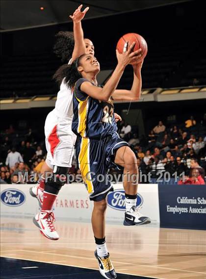 Thumbnail 1 in Mater Dei vs. Santa Monica (CIF SS D1AA Playoffs) photogallery.