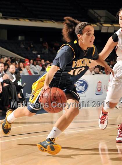 Thumbnail 2 in Mater Dei vs. Santa Monica (CIF SS D1AA Playoffs) photogallery.