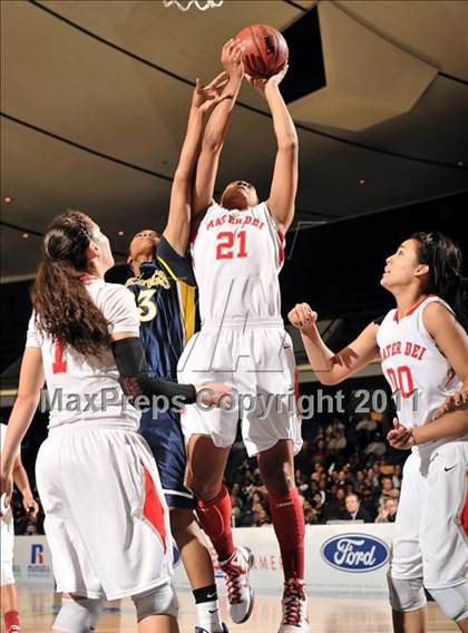 Thumbnail 2 in Mater Dei vs. Santa Monica (CIF SS D1AA Playoffs) photogallery.