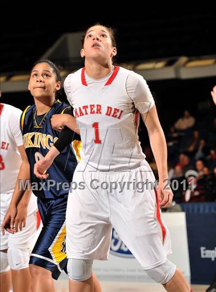 Thumbnail 2 in Mater Dei vs. Santa Monica (CIF SS D1AA Playoffs) photogallery.