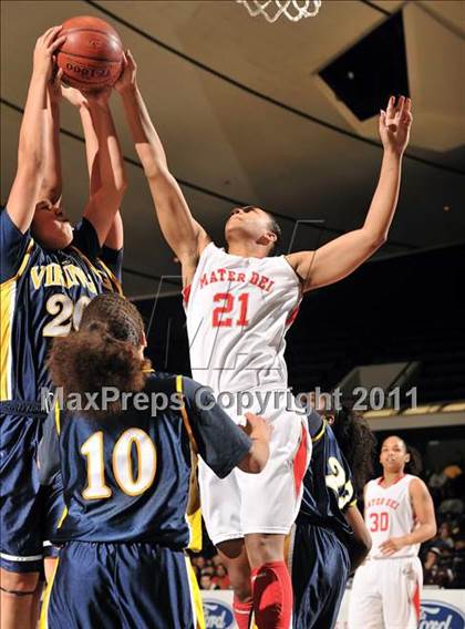 Thumbnail 2 in Mater Dei vs. Santa Monica (CIF SS D1AA Playoffs) photogallery.