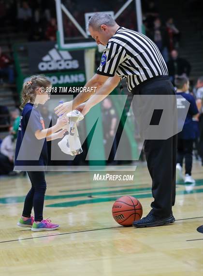 Thumbnail 2 in Valparaiso vs Warren Central photogallery.