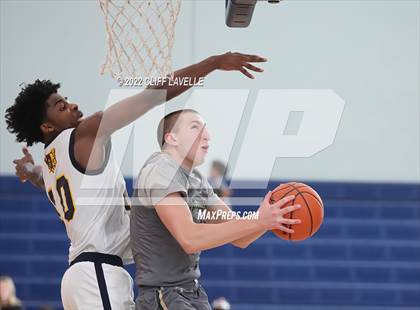 Thumbnail 2 in Catholic High vs Carmel Christian (Lowcountry Roundball Classic) photogallery.