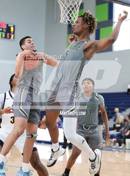 Thumbnail 2 in Catholic High vs Carmel Christian (Lowcountry Roundball Classic) photogallery.
