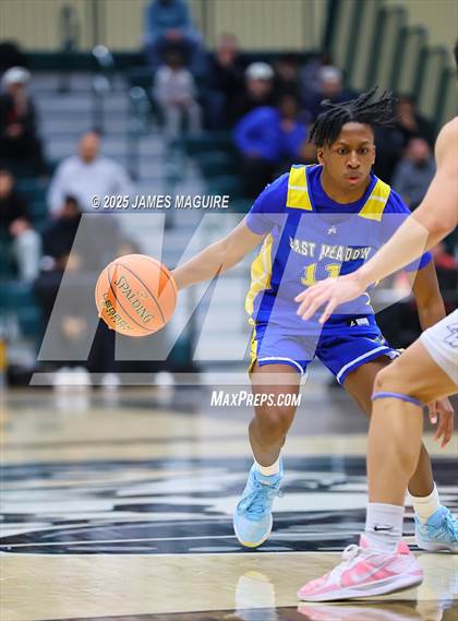 Thumbnail 2 in Port Washington vs. East Meadow (NYSPHSAA Section 8 Class AAA Final) photogallery.