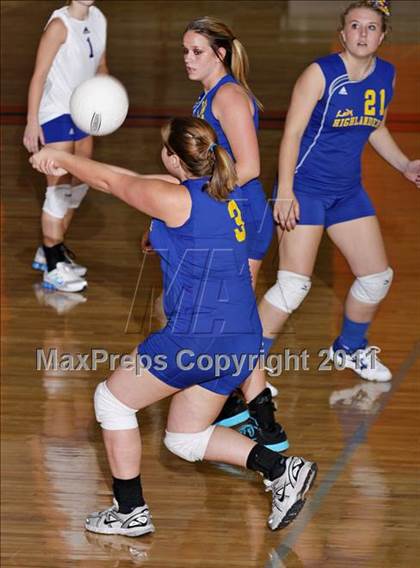Thumbnail 3 in Gatlinburg-Pittman vs King's Academy photogallery.