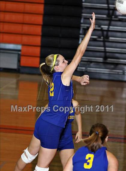 Thumbnail 2 in Gatlinburg-Pittman vs King's Academy photogallery.