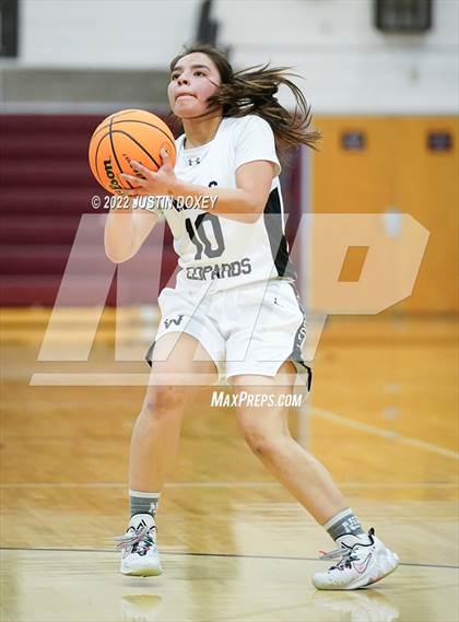 Thumbnail 2 in Wells vs. Eureka (NIAA 1A East Girls Championship) photogallery.