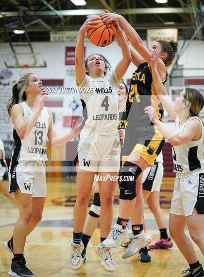 Thumbnail 1 in Wells vs. Eureka (NIAA 1A East Girls Championship) photogallery.