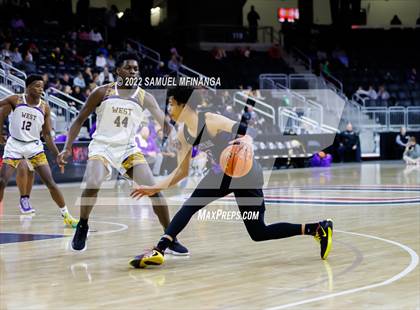 Thumbnail 3 in Omaha Central vs. Bellevue West photogallery.
