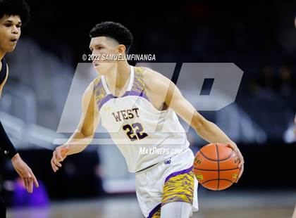 Thumbnail 2 in Omaha Central vs. Bellevue West photogallery.